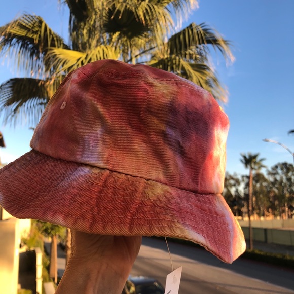 Urban Outfitters Acid Wash Bucket Hat Red OS NWT - Picture 2 of 5